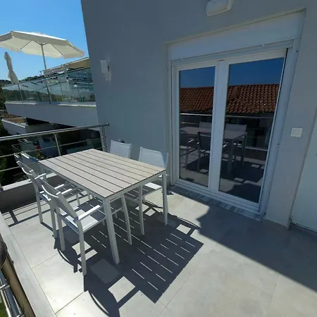 Alex's Deluxe Retreat Apartman Políhrono