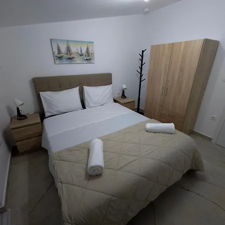 Alex's Deluxe Retreat Apartman Políhrono
