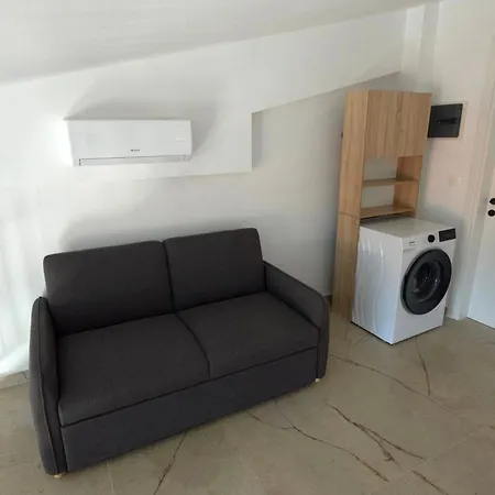Apartman Alex's Deluxe Retreat Políhrono
